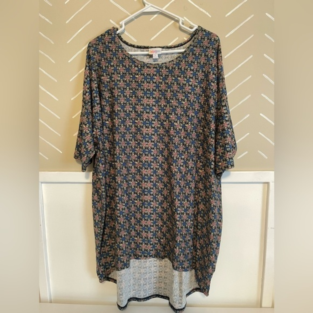 LuLaRoe‎ multicolored shirt